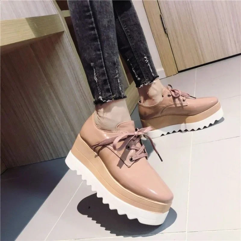 Spring and Autumn Flat Bottom Womens Shoes Thick Bottom Sponge Cake Student Boots British Style Sponge Cake Bottom Square Head Shoes 240827