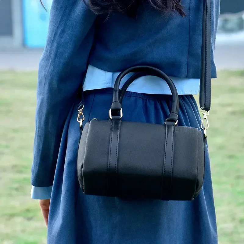 Womens Bag Simple Trendy Versatile One-Shoulder Cylinder Bag Fresh and Sweet Hand-held Pillow Bag Crossbody Bag 240827