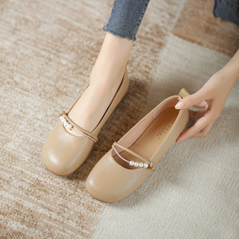 Shallow pearl decorative shoes for women 204 elegant casual womens sports shoes fully matched round toe flat bead Moccasin S 240827