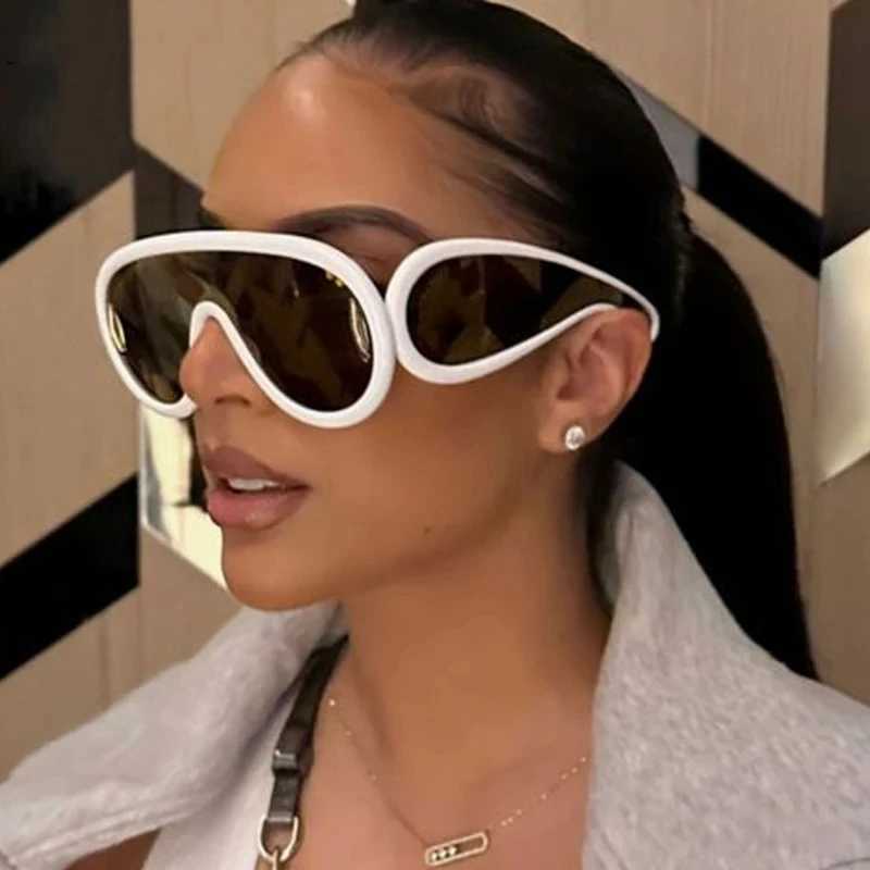 Oversized Wave Mask One-Piece Sunglasses Women Sports Y2K Punk Sun Glasses for Lady 2024 Luxury Brand Steampunk Eyewear Goggle Y240827