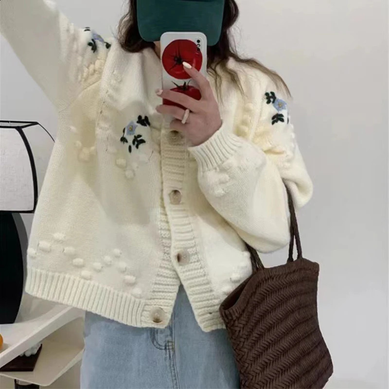 Autumn warm long sleeved knitted cardigan flower embroidered sweater for womens casual single chest 240827