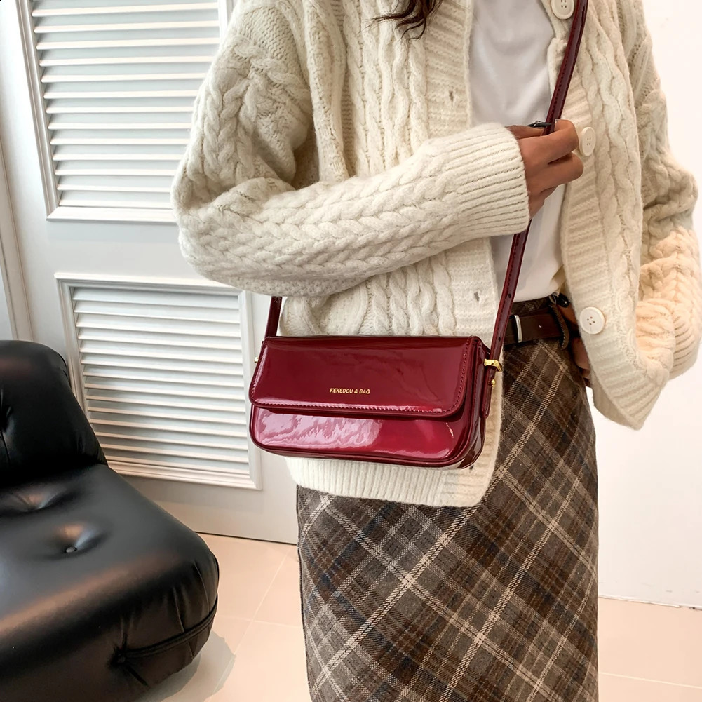 Retro patent leather shoulder bag womens y handbag cross body lower arm bag red top handbag womens handbag bolsos mujer 240828