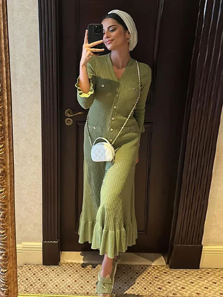 Fashionable pleated hem single chest solid knit Maxi dress fashionable V-neck long sleeved ultra-thin long skirt 240827