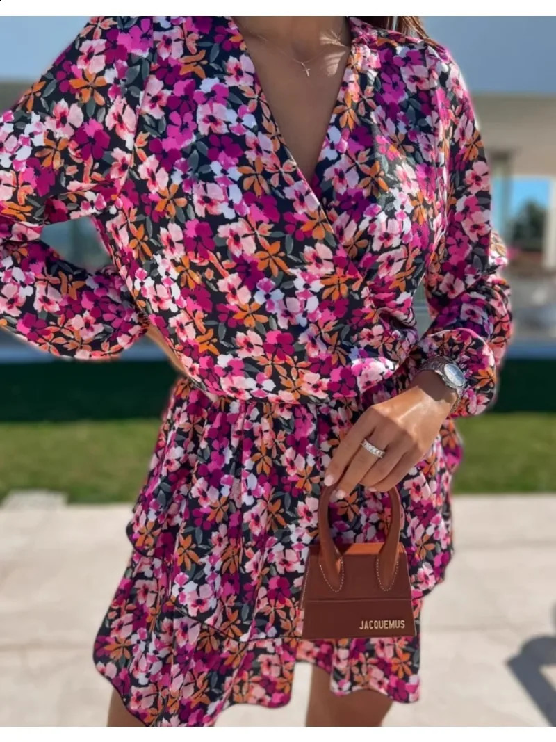 Womens fashionable printed short sleeved Vneck long slim fit waist and Aline casual summer wear 240828