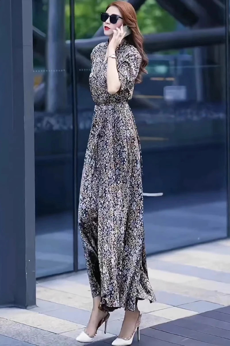 Womens highquality silk dress summer short sleeved floral Vneck print Korean elegant and fashionable long style 240828