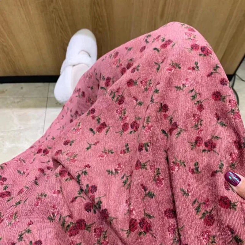 Retro Corduroy floral long dress womens autumn and winter fashion sweet sleeved red elegant Oneck loose 240828