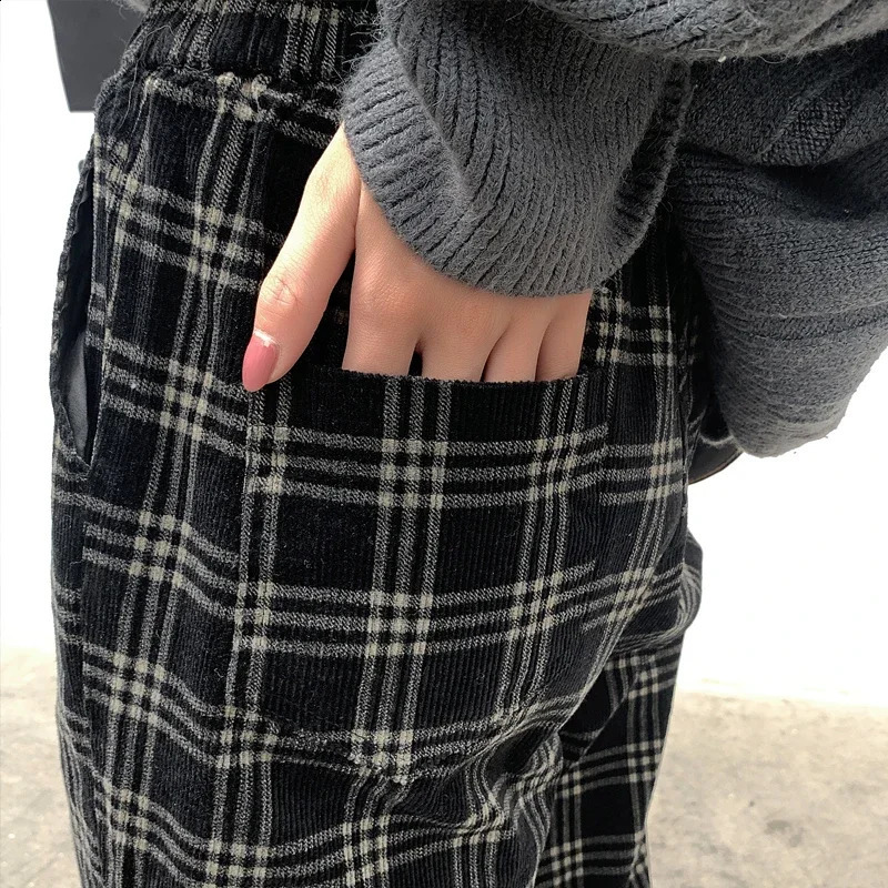 Vintage Plaid Corduroy Pants Women Autumn Winter Warm Loose Straight Harem Pants High Waist Thicken Cropped Trousers Female 240829