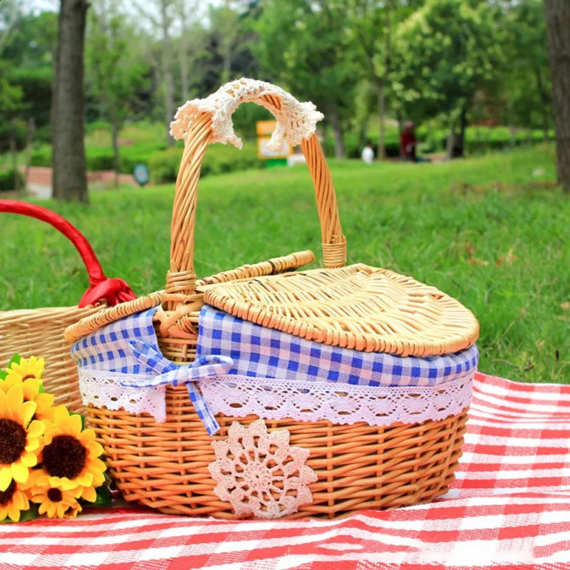 Weaving wicker baskets picnics picnic storage breadcrumbs food breakfast flower display boxes kitchen organizers home decor 240828