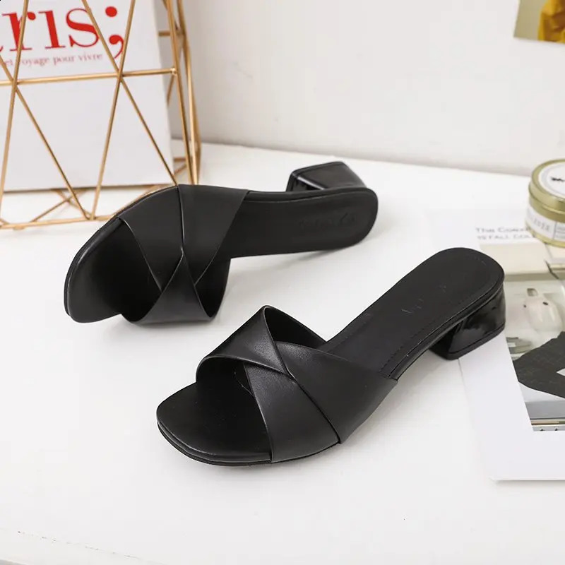 2024Summer Fashion Open Toe Solid Color Simple Leather Surface Candy Color Large Slippers Square Heel Shoes Women 240827