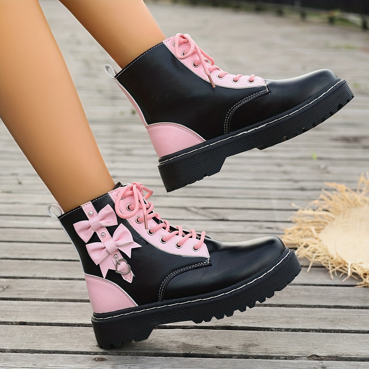 Y2K Style Women's Combat Boots with Heart Buckle Strap and Bowknot, Lace Up Ankle Boots for Fashionable and Comfortable Wear