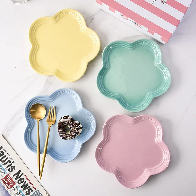 14cm Irregular Ceramic Flower Shaped Dinner Plate Sauce Pet Plate Thickened Household Breakfast Cake Plate Fruit Storage Trays 240828