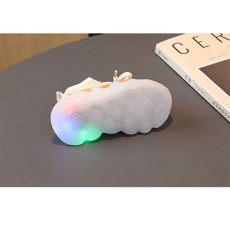 Fashion Childrens Luminous Sneakers LED Flashing Shoes for Girls Baby Casual Shoes Spring Autumn Hot Sale Toddler Sports Shoes W250318