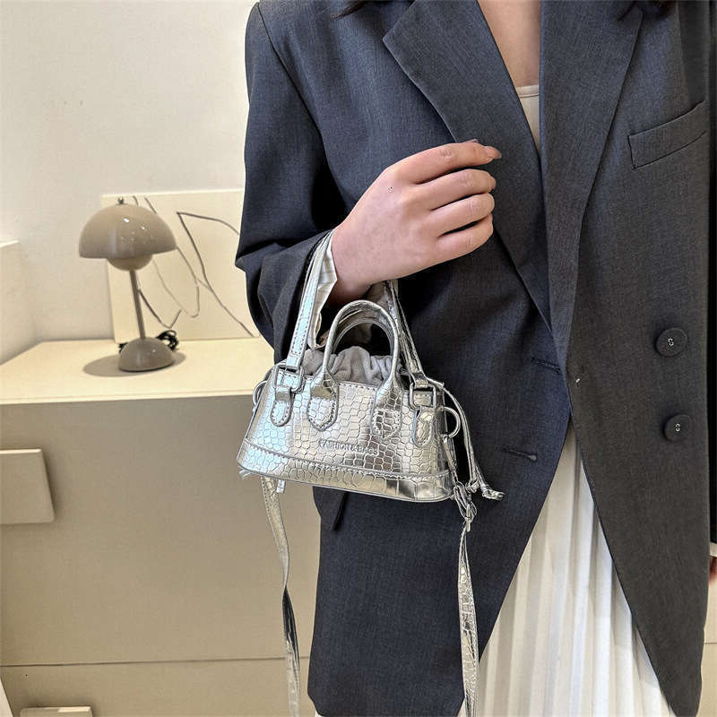 2025 Designer for Handheld 3 News women's spring summer 2023 new mini bucket high-end and western-style Shoulder Bags popular small square bag