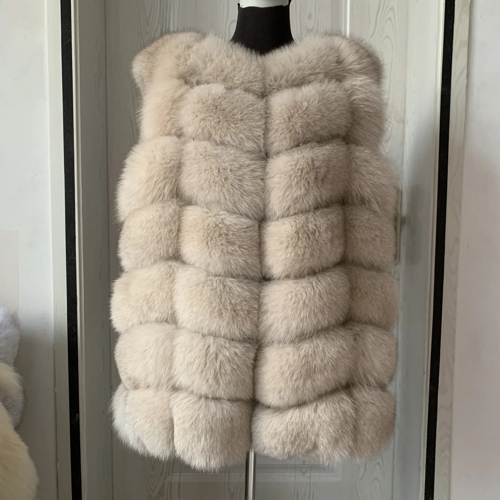 Natural fox fur vest for women in winter Warm made of natural 240828
