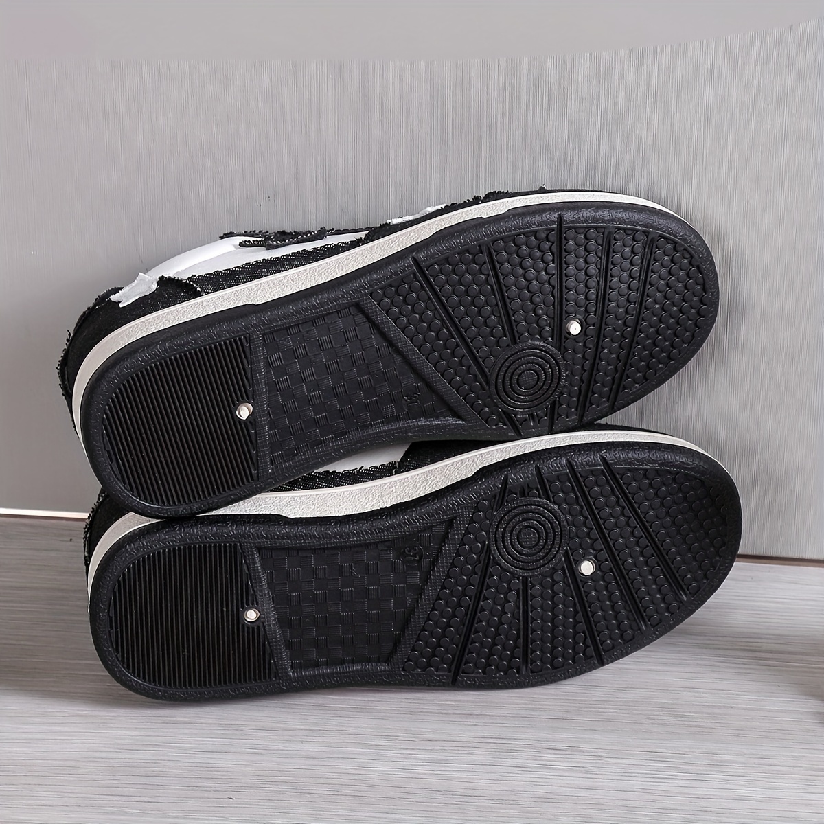 Women's Colorblock Sneakers - Comfortable Lace Up Platform Shoes with Soft Soles and Star Decor for Walking and Skating