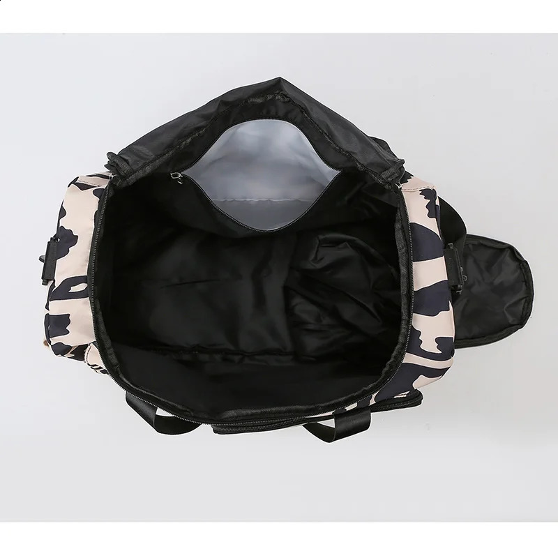 Leisure Vacation Womens Carry-On Travel Bag Large Capacity Sports Gym Bag Animal Print Duffle Bag Weekend Overnight Bag 240829