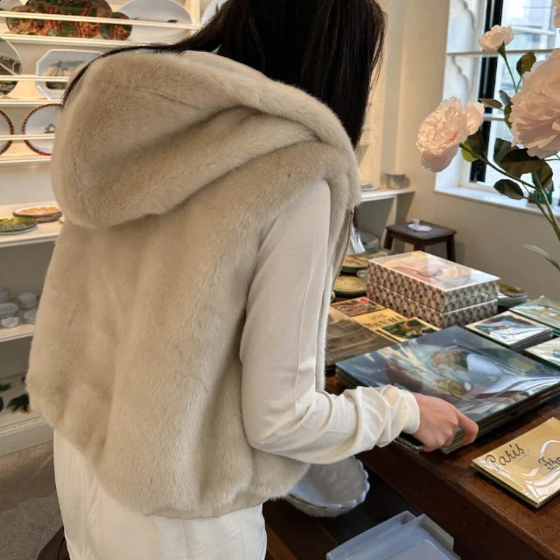 Korean style female student hooded fur coat sleeveless casual zipper flying faux vest with hat young womens leather jacket 240829