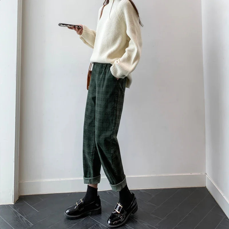 Vintage Plaid Corduroy Pants Women Autumn Winter Warm Loose Straight Harem Pants High Waist Thicken Cropped Trousers Female 240829