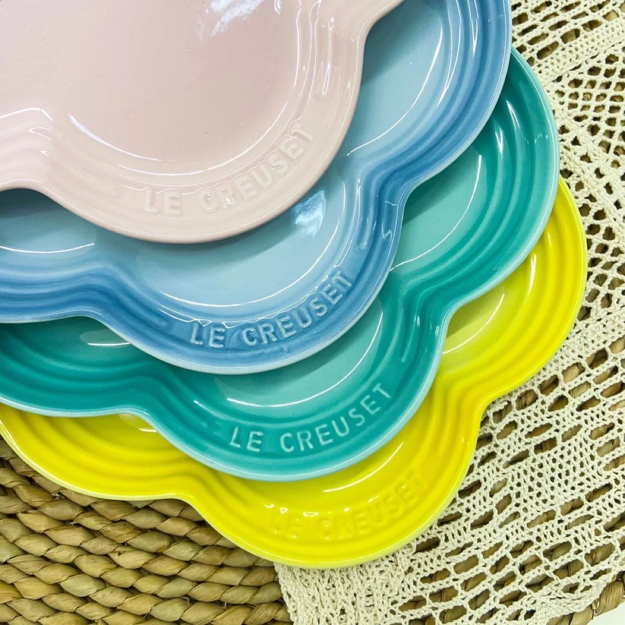 14cm Irregular Ceramic Flower Shaped Dinner Plate Sauce Pet Plate Thickened Household Breakfast Cake Plate Fruit Storage Trays 240828