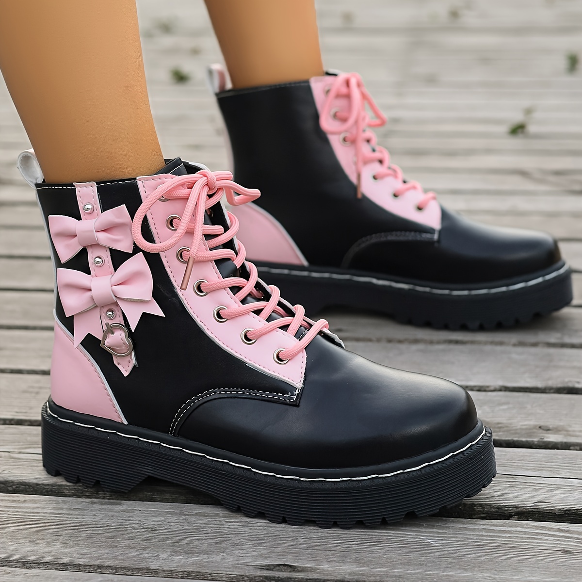 Y2K Style Women's Combat Boots with Heart Buckle Strap and Bowknot, Lace Up Ankle Boots for Fashionable and Comfortable Wear