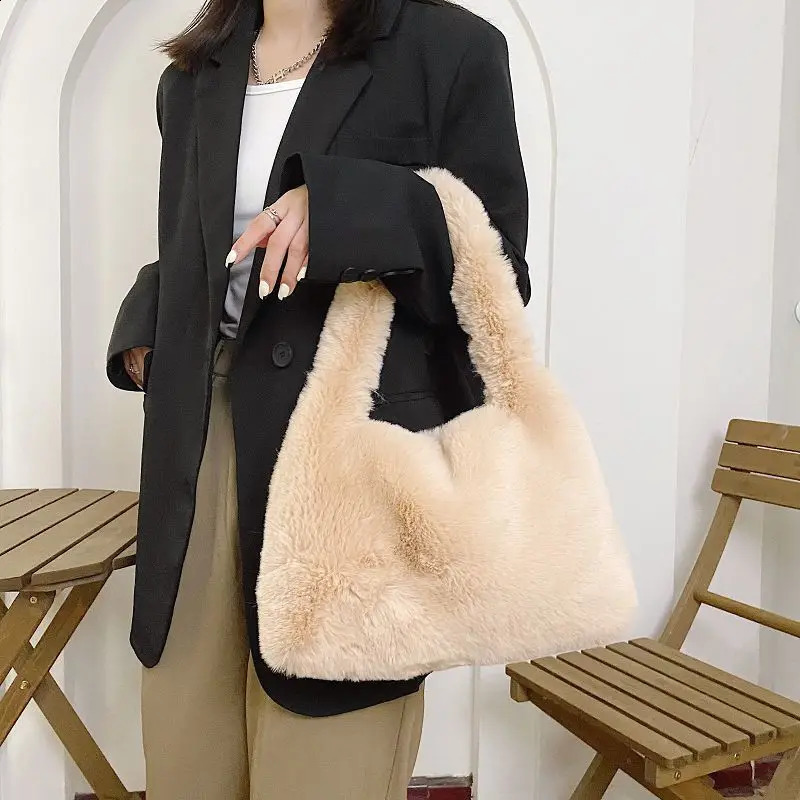 Fashionable womens faux fur handbag zipper solid color underwear shoulder bag fashionable winter autumn soft fluffy plush 240828