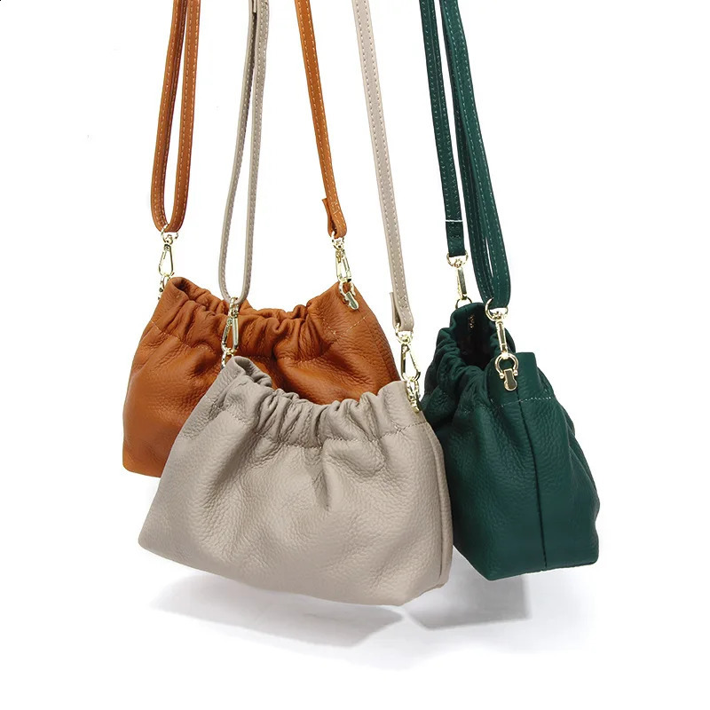 Autumn and winter leather shoulder crossbody bag womens largecapacity highquality niche pleated bucket 240828