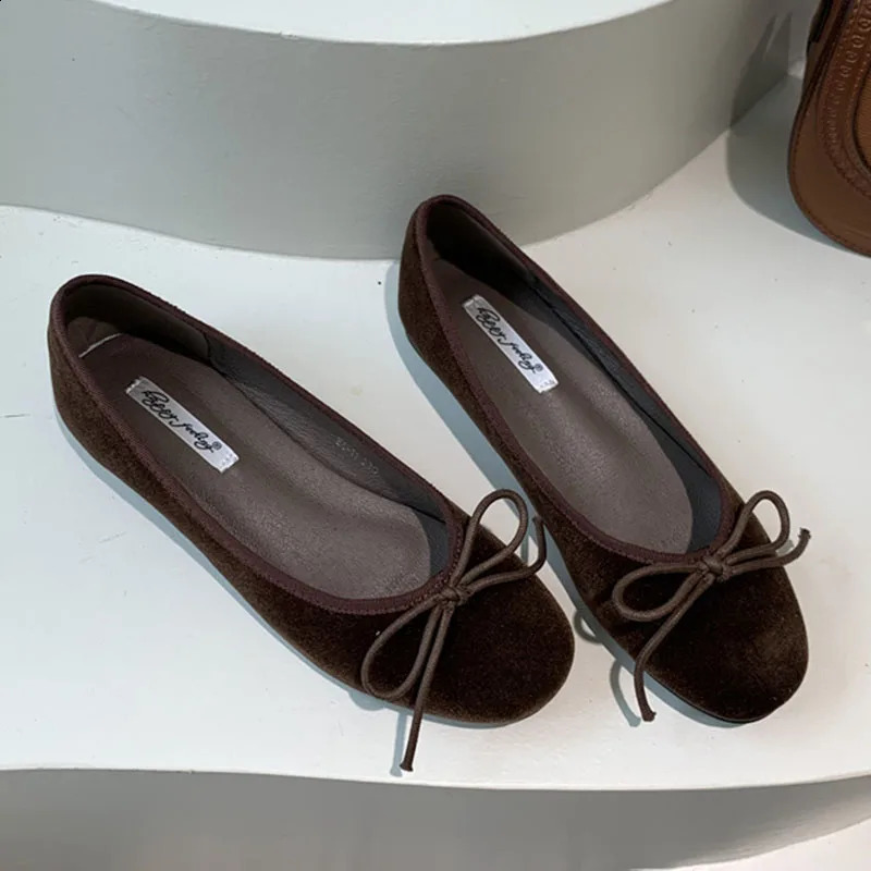 Red Women Velvet Flats Round Toe Shallow Soft Ballerina Shoes Ladies Casual Dress Shoes Ballet Loafers Classics Mujer 240821