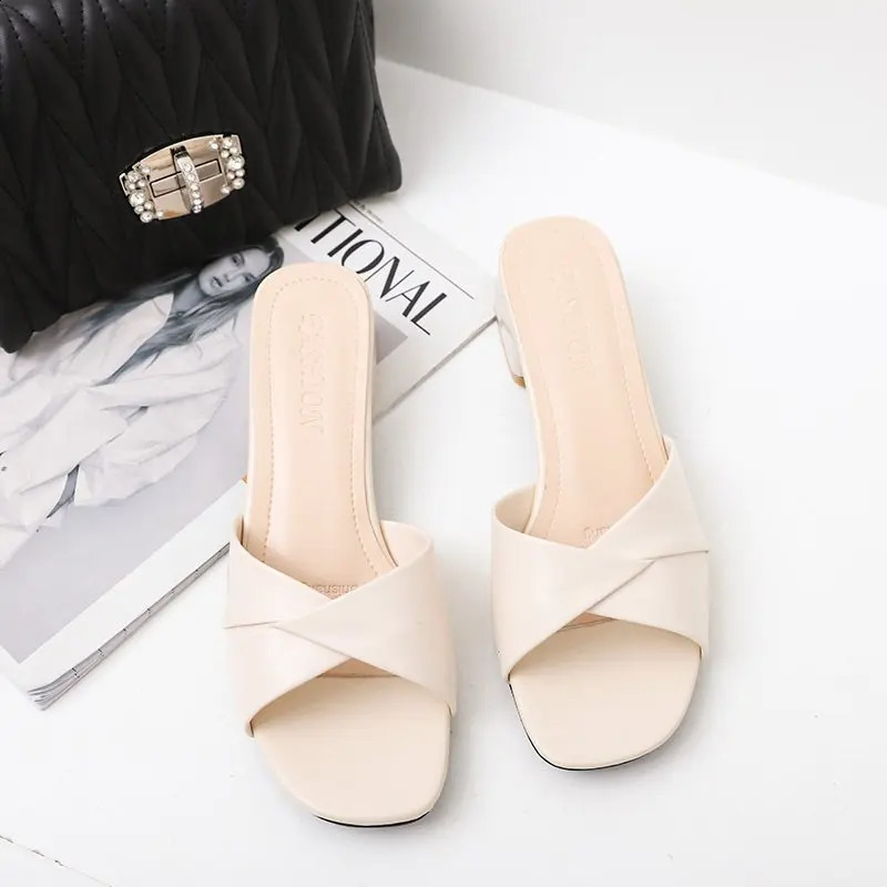 2024Summer Fashion Open Toe Solid Color Simple Leather Surface Candy Color Large Slippers Square Heel Shoes Women 240827