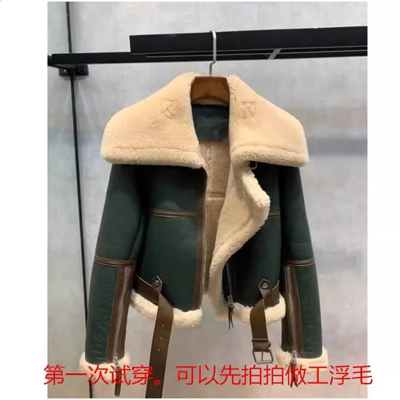 Leather and Fur Integrated Thickened Womens Winter Short Jacket Green Patch Work Big Collar Motorcycle Set 240829