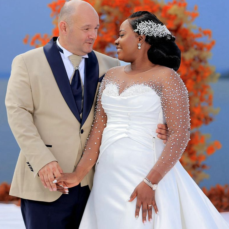 Plus Size Illusion Trumpet Wedding Dress Bride Mermaid Sheer Neck Long Sleeves Beaded Bridal Gowns For African Marriage With Detachable Train 0829