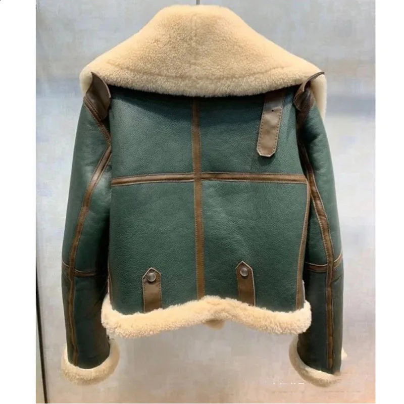 Leather and Fur Integrated Thickened Womens Winter Short Jacket Green Patch Work Big Collar Motorcycle Set 240829