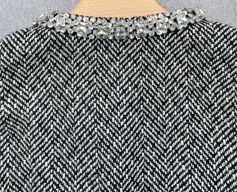 autumn coarse woolen knitted womens twopiece set full round neck diamond jacketshort skirt 240828