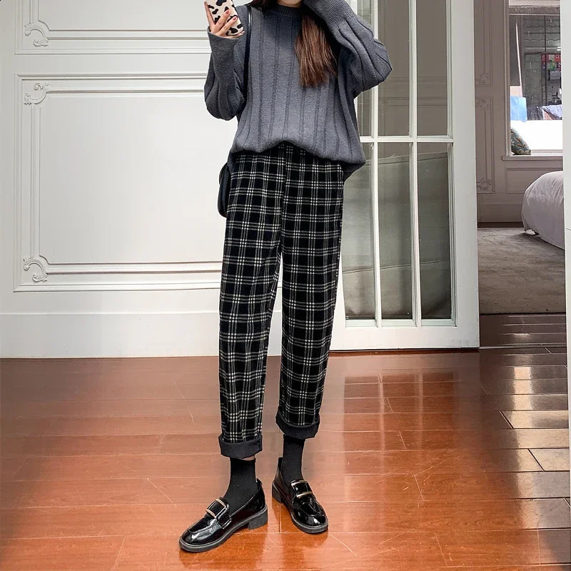 Vintage Plaid Corduroy Pants Women Autumn Winter Warm Loose Straight Harem Pants High Waist Thicken Cropped Trousers Female 240829