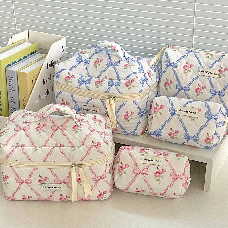 Cartoon makeup bag portable storage large capacity washing womens toilet cover 240906