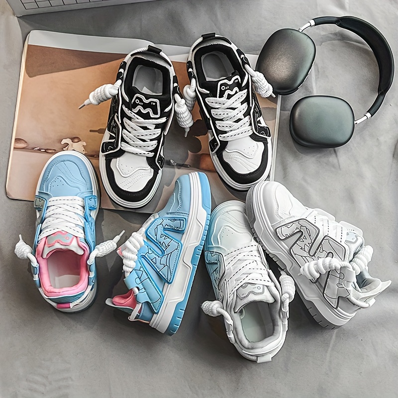 Trendy Women's Colorblock Sneakers with Platform and Lace-Up Design - Perfect for Casual and Sporty Outfits