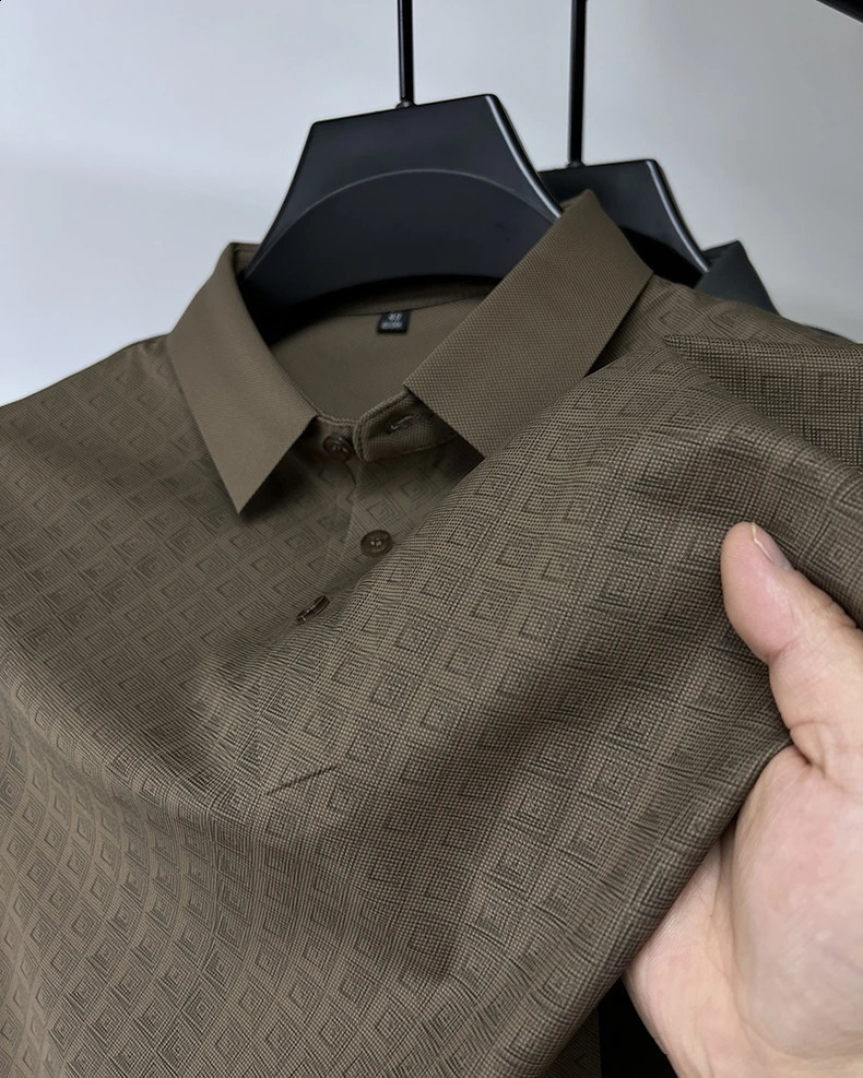 High end ice silk breathable short sleeve T-shirt men lapels summer trend plaid polo shirt fashionable and casual mens clothing 240828