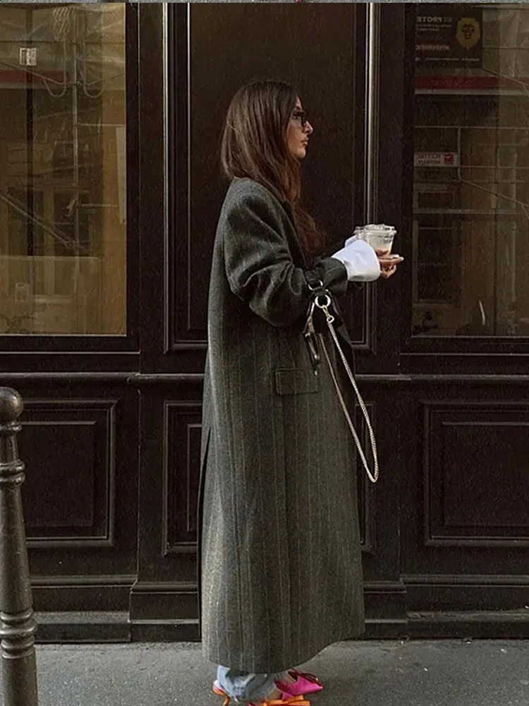 Retro womens striped wool coat fashionable lapel long sleeved oversized long coat autumn and winter womens commuting jacket 240828