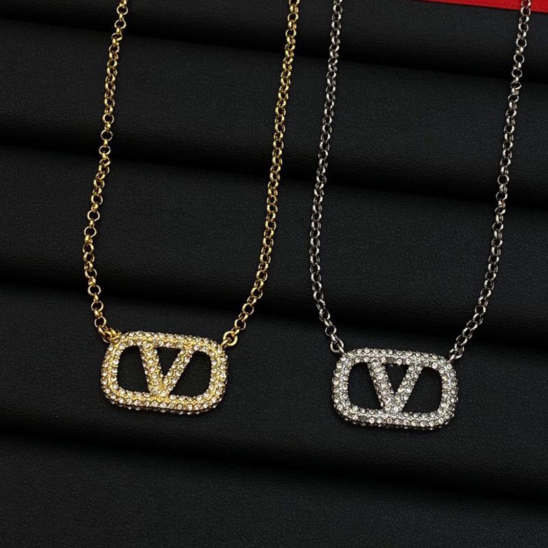 Women Luxury Designer Necklace Full Diamonds Hollow V Letter Pendant Necklace Brass Luxury Bracelets Fashion Jewelry