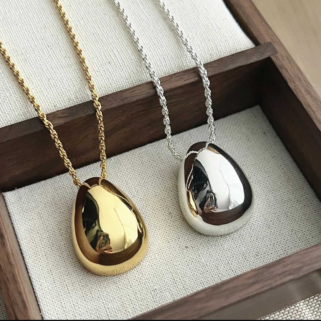 Smooth oval shaped droplet pendant necklace made of metal suitable for women girls stainless steel long coats necklaces and charming jewelry gifts W24