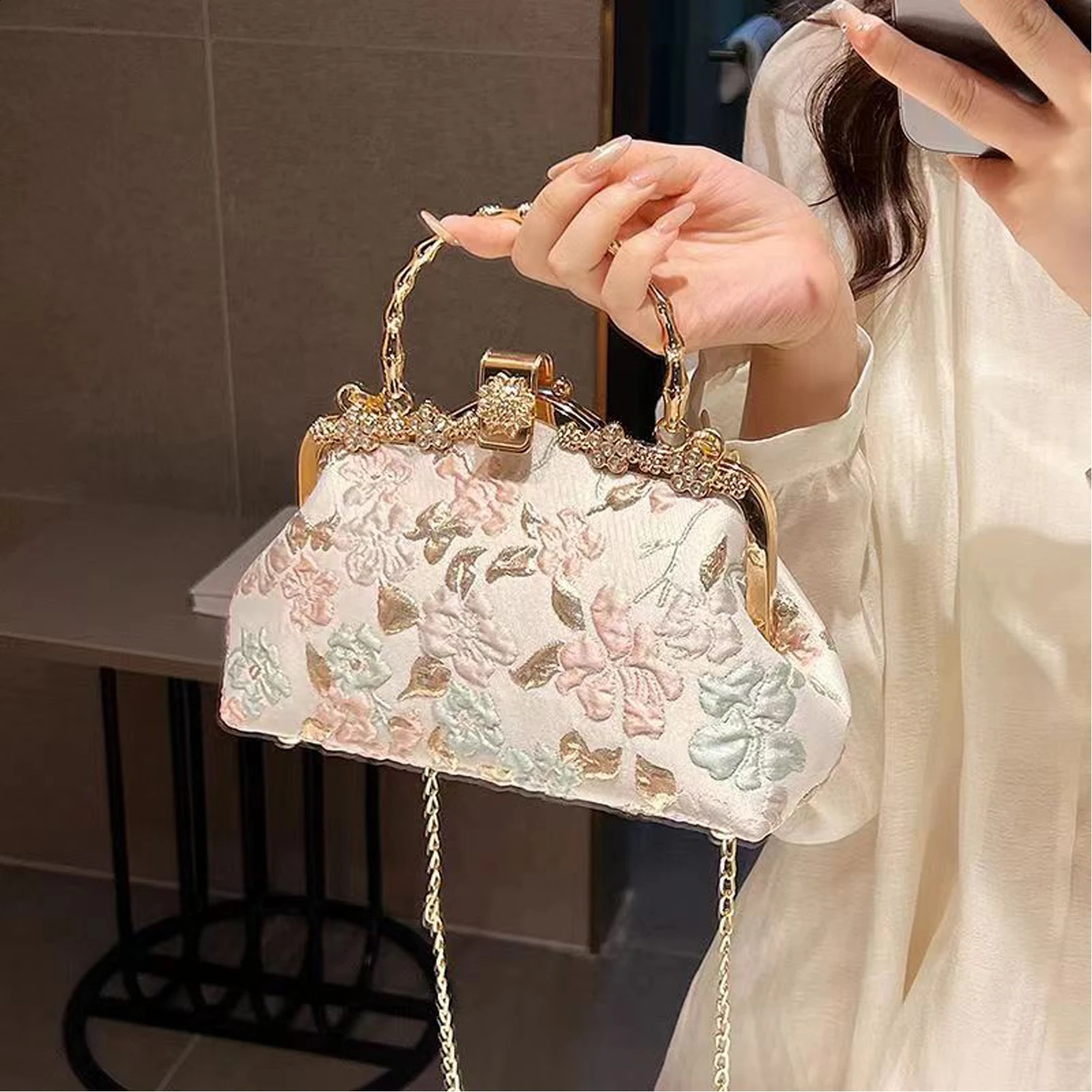 YEBON Bright Relief Flower Womens Clutch Kiss Lock Evening Bag for Wedding Party Prom with Strap Pearls 240828