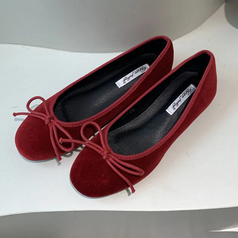 Red Women Velvet Flats Round Toe Shallow Soft Ballerina Shoes Ladies Casual Dress Shoes Ballet Loafers Classics Mujer 240821