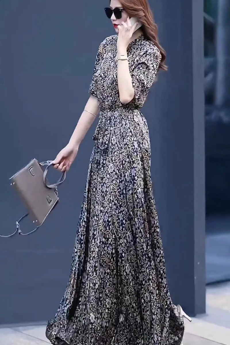 Womens highquality silk dress summer short sleeved floral Vneck print Korean elegant and fashionable long style 240828