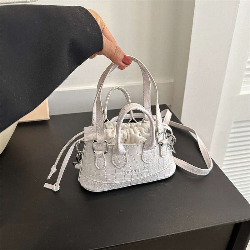 2025 Designer for Handheld 3 News women's spring summer 2023 new mini bucket high-end and western-style Shoulder Bags popular small square bag