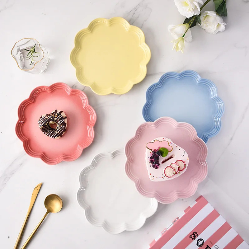 14cm Irregular Ceramic Flower Shaped Dinner Plate Sauce Pet Plate Thickened Household Breakfast Cake Plate Fruit Storage Trays 240828