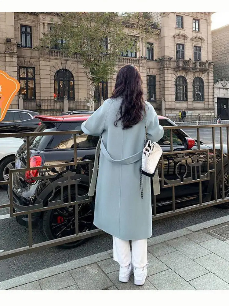 Womens solid lace long wool coat Korean loose and fashionable double-layer collar womens autumn warm womens coat 240828