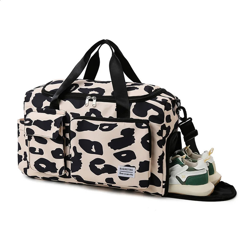 Leisure Vacation Womens Carry-On Travel Bag Large Capacity Sports Gym Bag Animal Print Duffle Bag Weekend Overnight Bag 240829