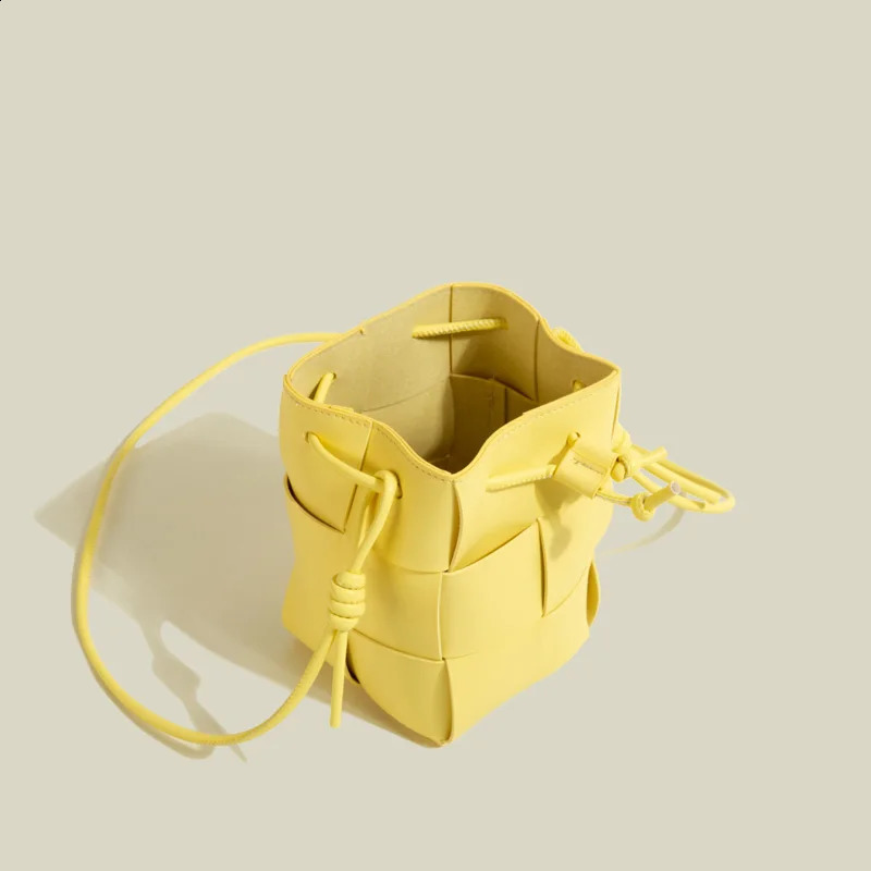 Cassett Weave Bucket Bags bag Woven Small Purse Drawstring Shoulder Cross Bags Female er 240829