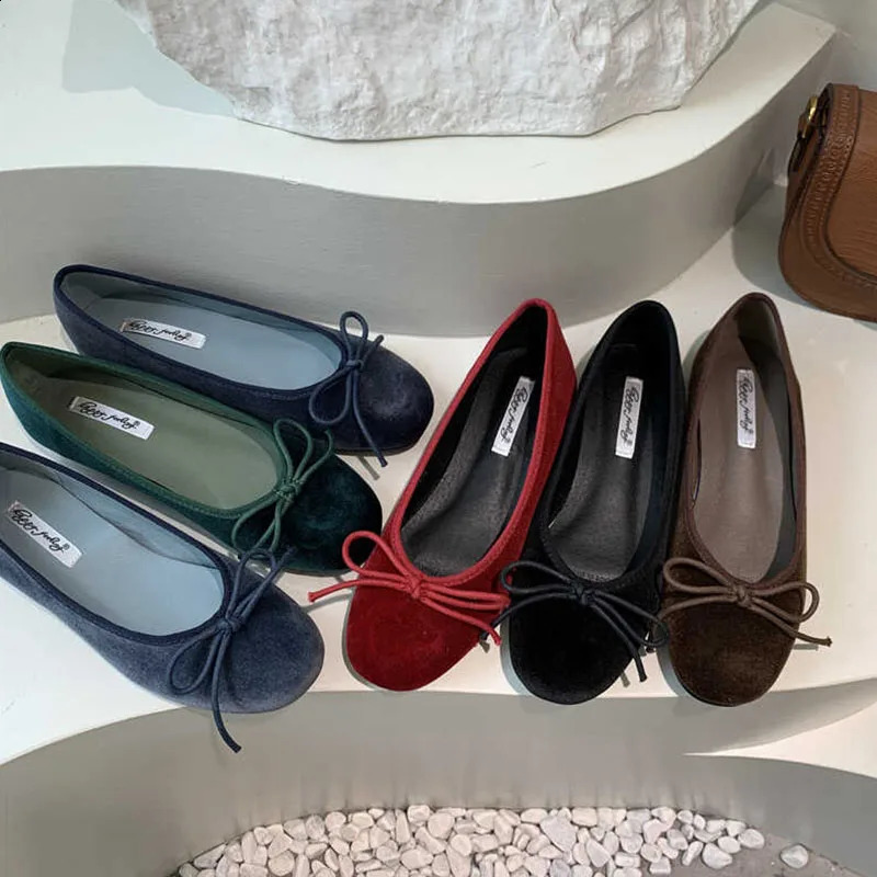 Red Women Velvet Flats Round Toe Shallow Soft Ballerina Shoes Ladies Casual Dress Shoes Ballet Loafers Classics Mujer 240821