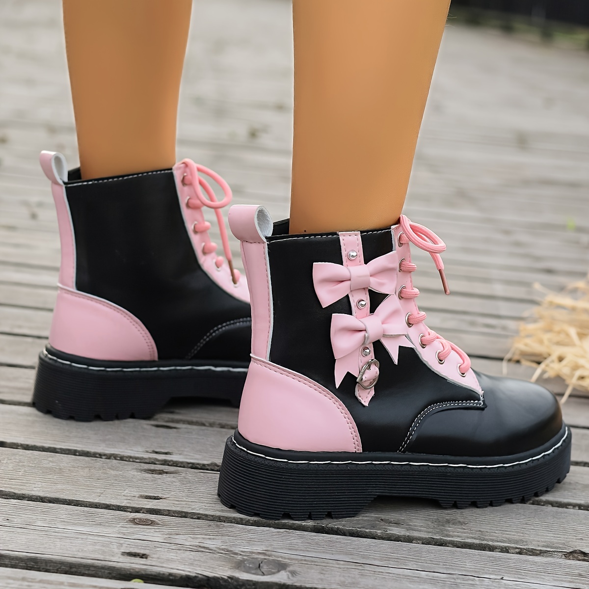 Y2K Style Women's Combat Boots with Heart Buckle Strap and Bowknot, Lace Up Ankle Boots for Fashionable and Comfortable Wear