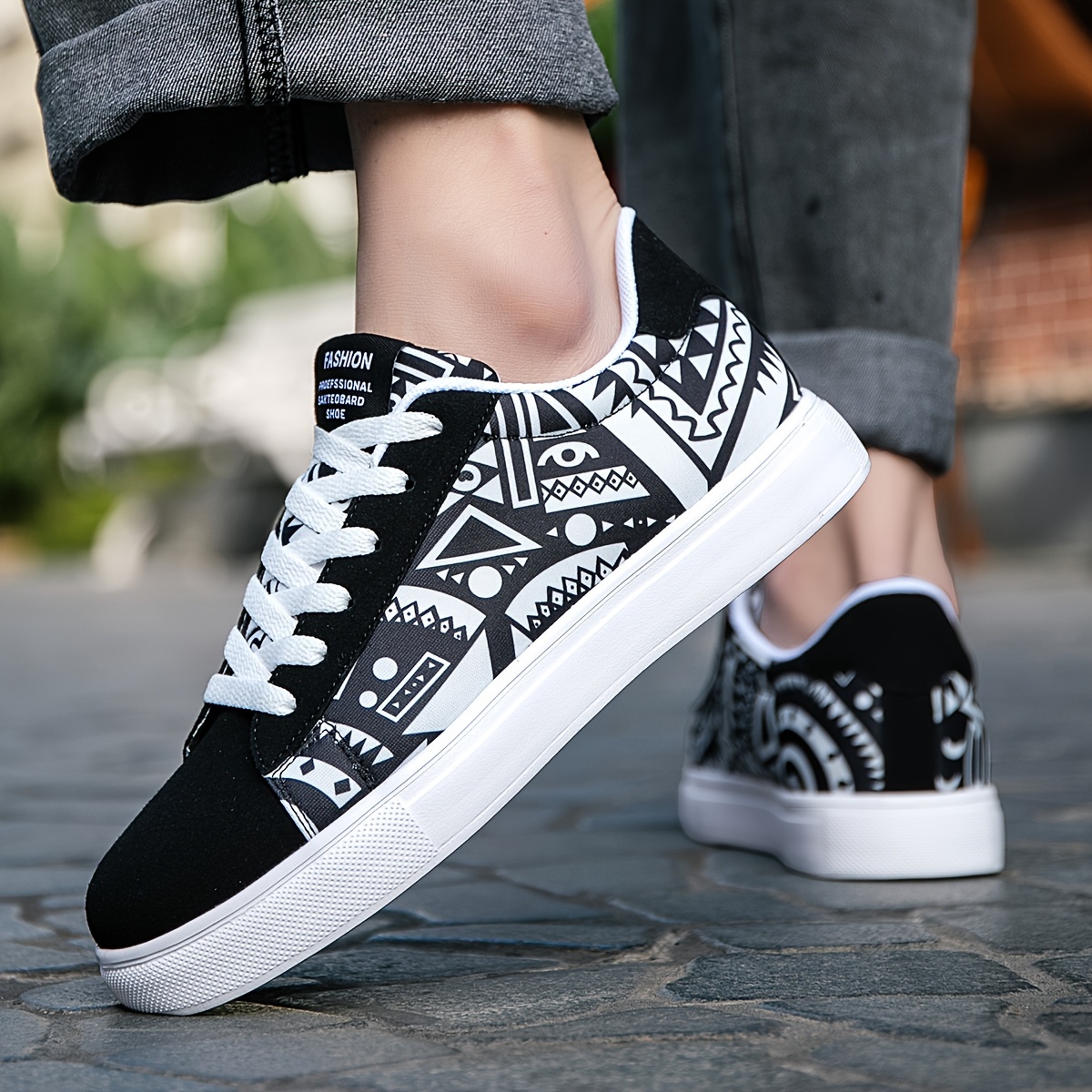 Comfy Non-Slip Skate Shoes for Men's Outdoor Activities - Trendy Street Style Sneakers